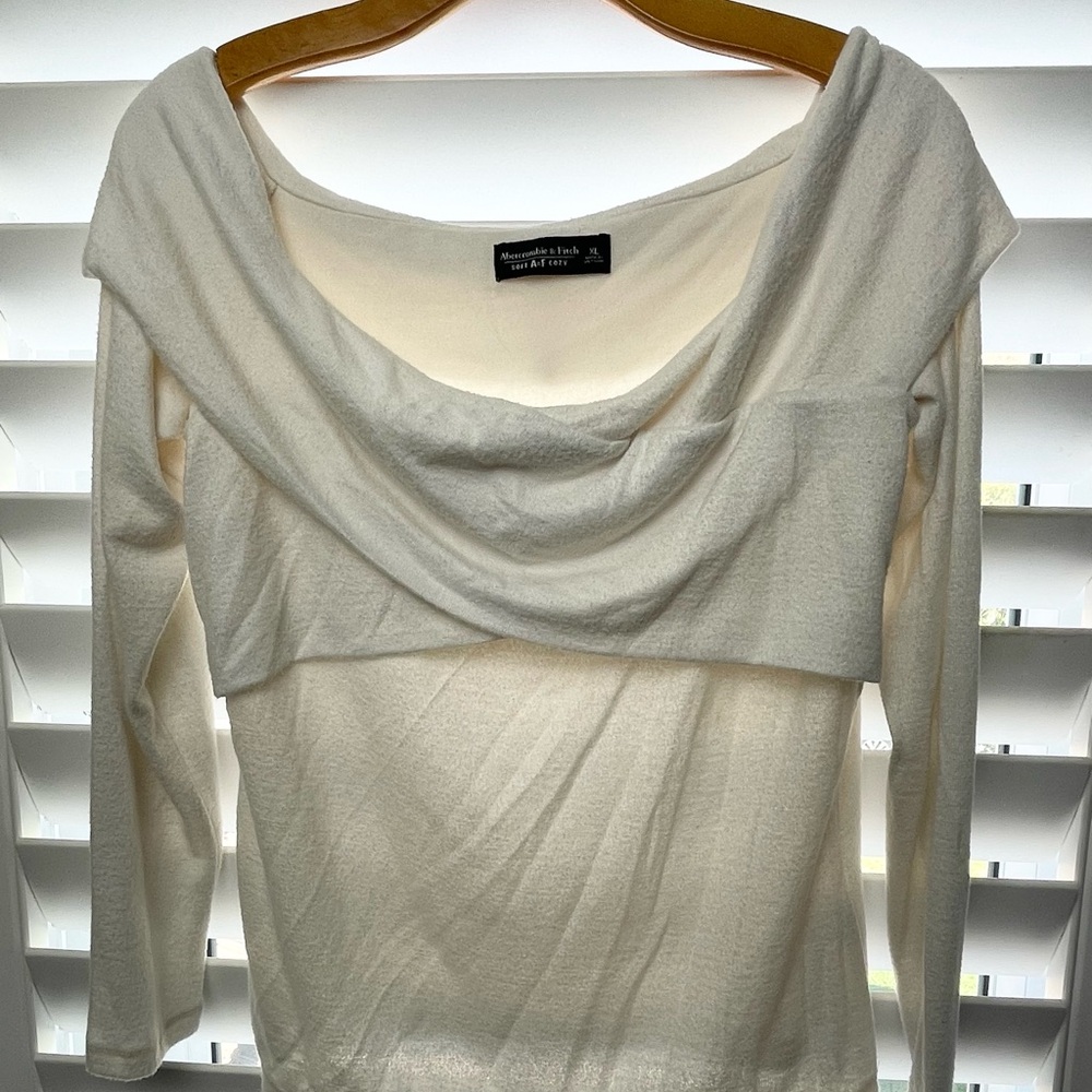 Abercrombie & Fitch Draped off the shoulder Top - ivory